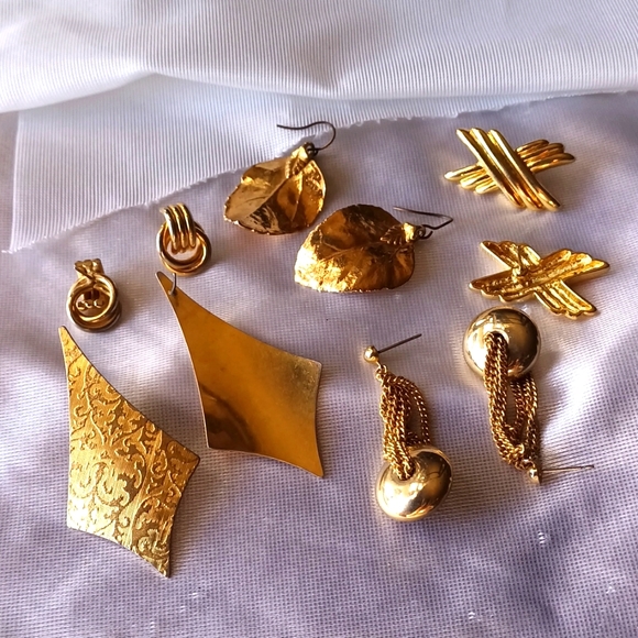 Vintage gold tone bundle pierced earrings - Picture 1 of 2